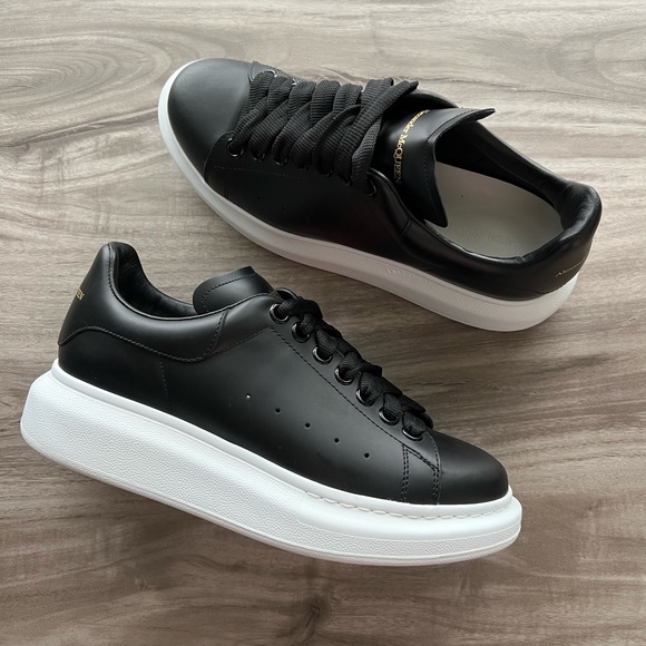 Size 8 Women’s- Alexander McQueen Oversized Sneaker Black WORN ONCE - Picture 1 of 11